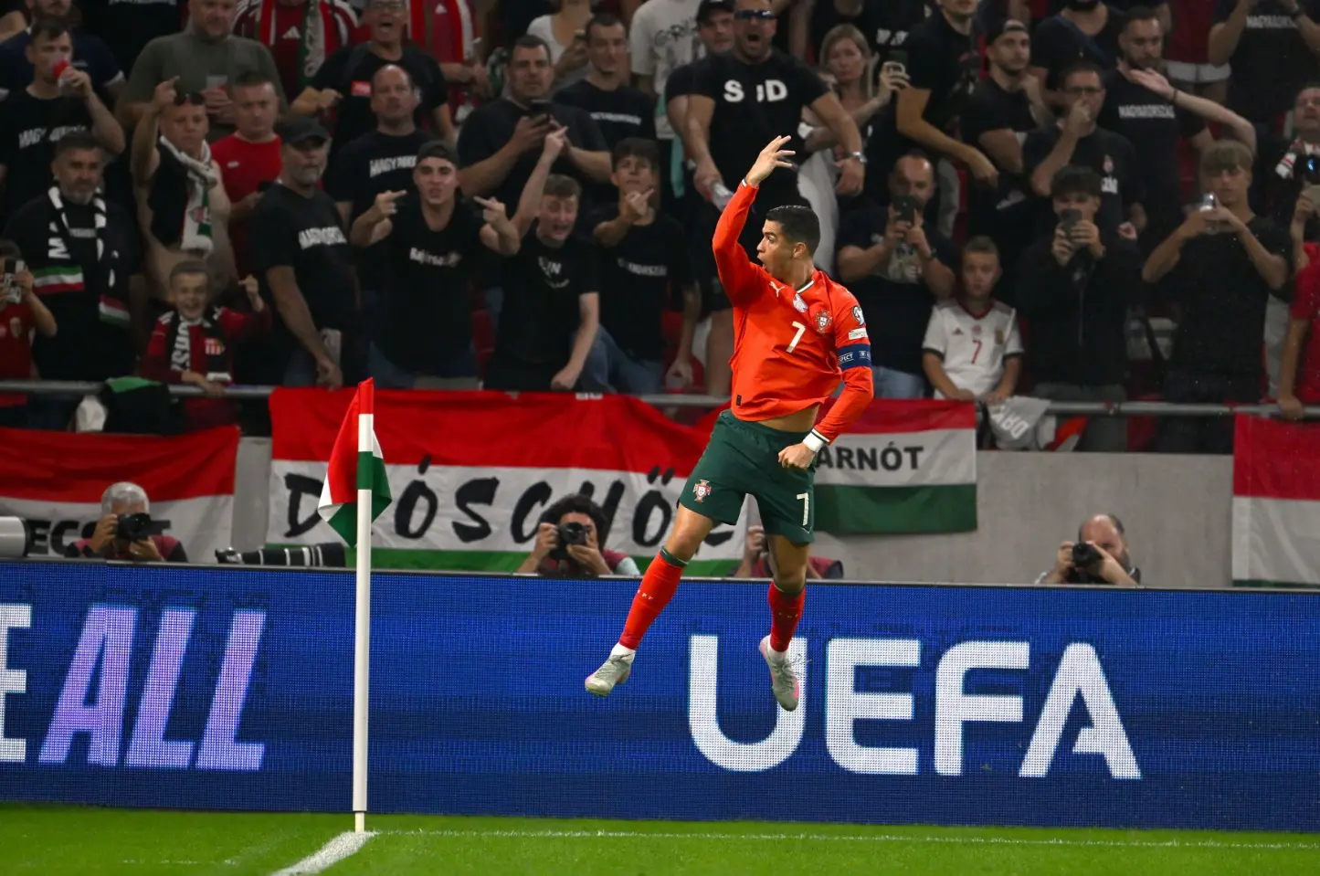 调整中场站, 防守, amp