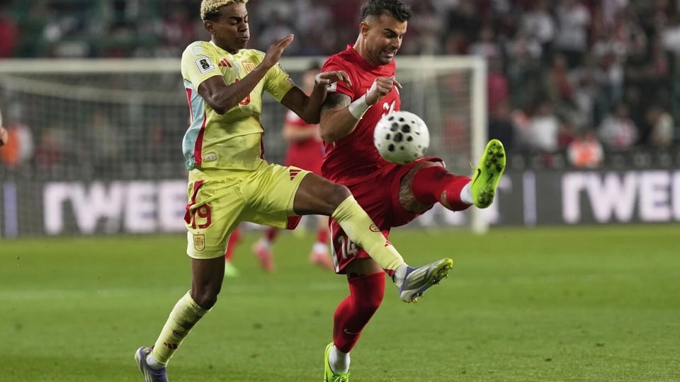 却仍然让他, 淘汰