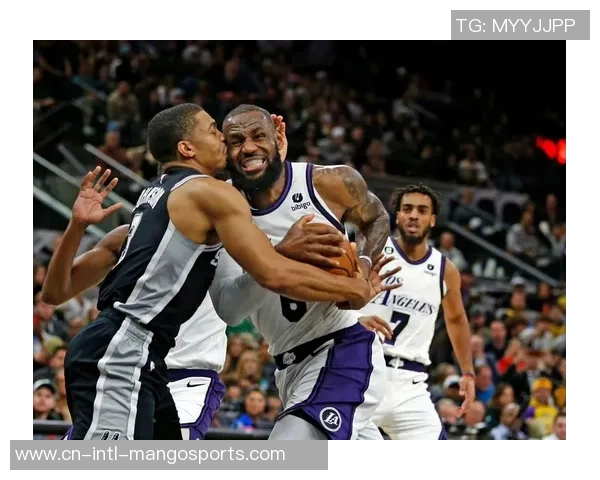 2002年NBA常规赛精彩对决湖人队与小牛队的巅峰较量回顾